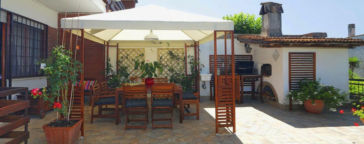 Spaziosa Villa Bifamiliare Campagnano Di Roma Exterior foto