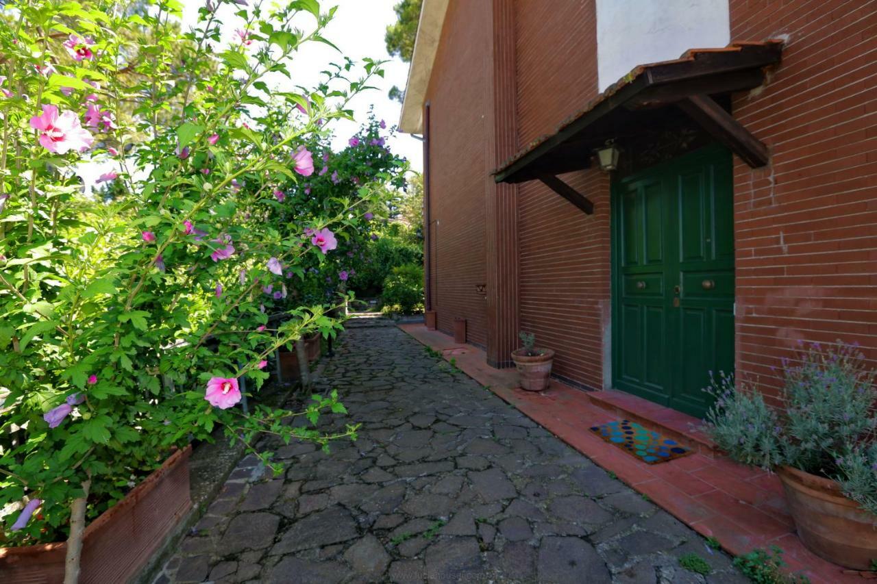 Spaziosa Villa Bifamiliare Campagnano Di Roma Exterior foto